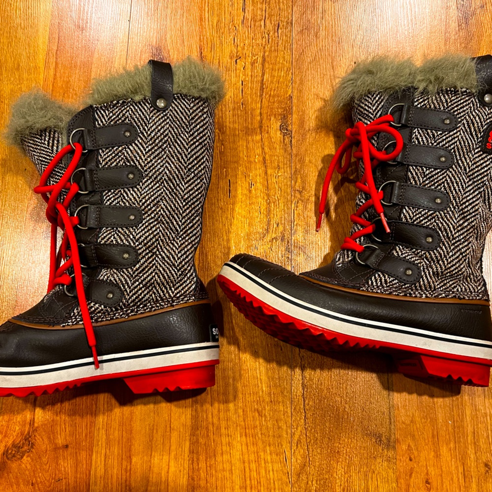Sorrel Joan of Arctic boots in size 8